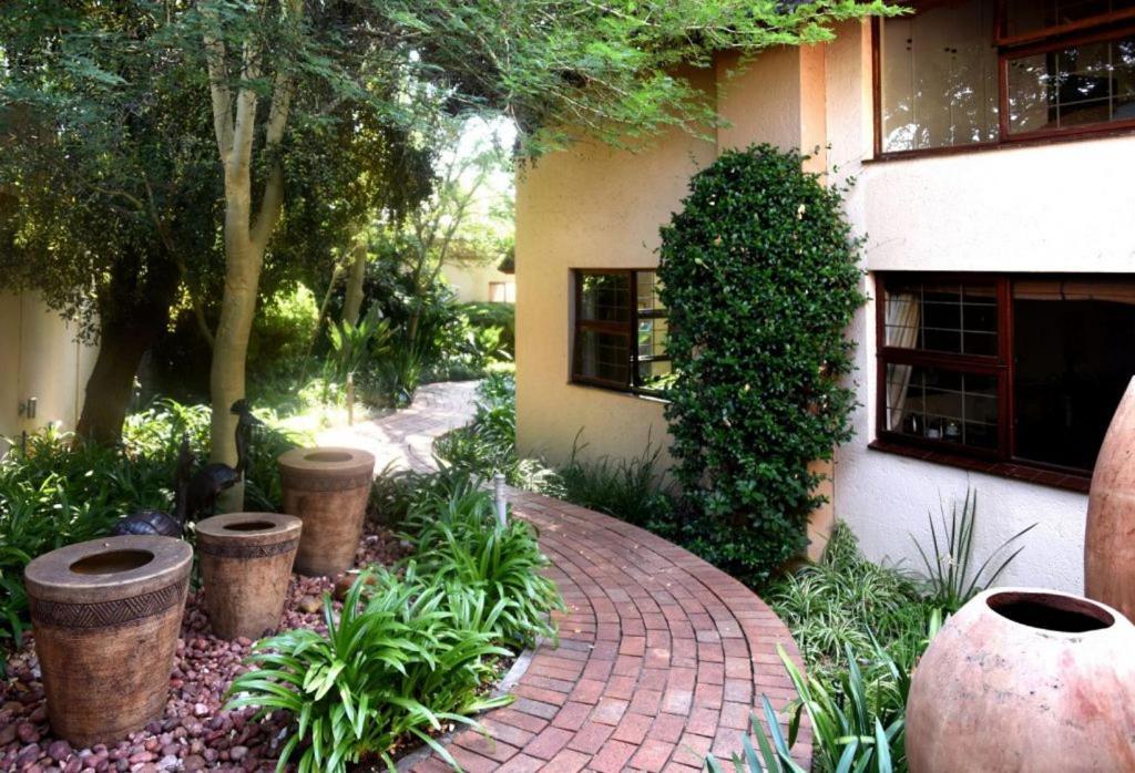 Lourie Lodge Sandton Esterno foto