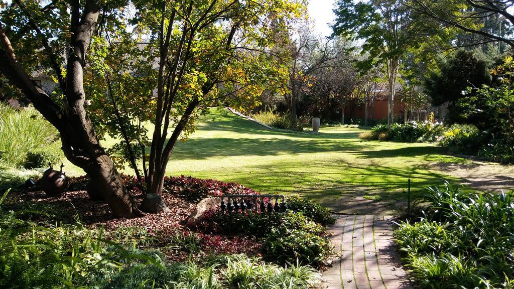 Lourie Lodge Sandton Esterno foto